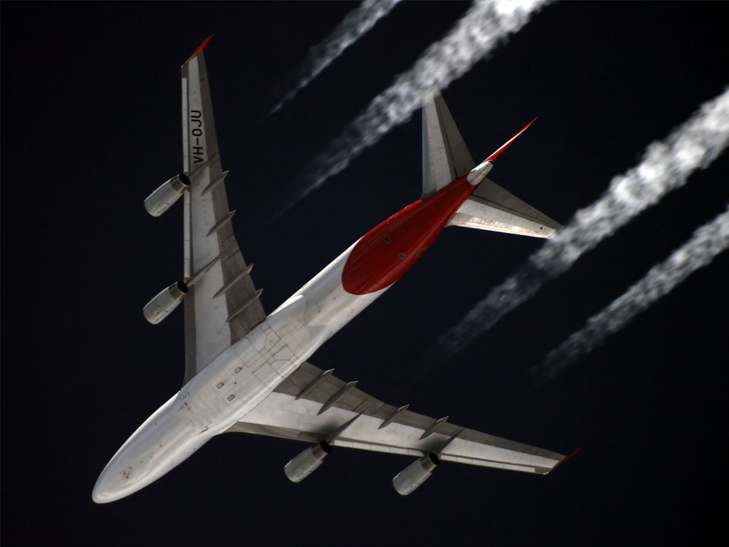 ©_by_Sergej_Kustov_http://commons.wikimedia.org/wiki/File:Qantas_Boeing_747-400_VH-OJU_over_Starbeyevo_Kustov.jpg
